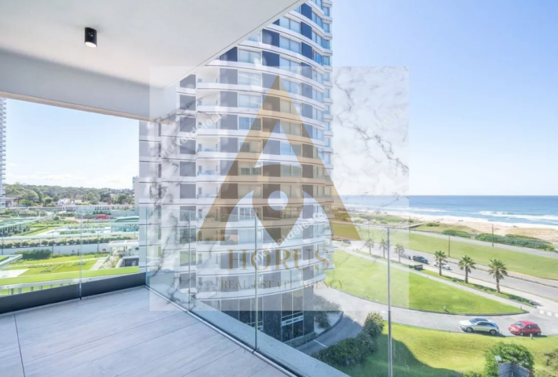 Ático moderno con vistas al mar y alta calidad en la zona costera de lujo en alquiler y venta en Horus Real Estate Agency.