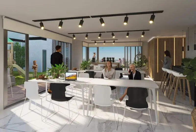 Amplio salón en apartamento moderno con vistas panorámicas, mobiliario elegante y espacio de coworking, ideal para vivir y trabajar en un entorno residencial de lujo.